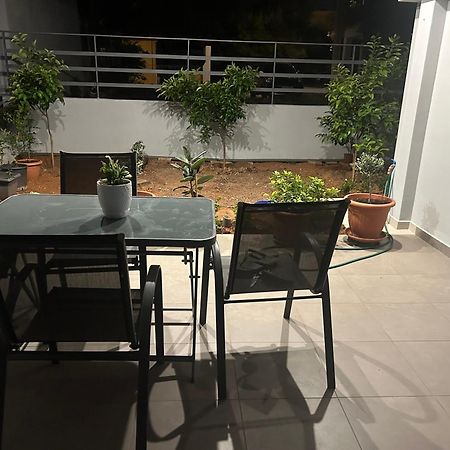 Home Away From Home Artemida  Bagian luar foto