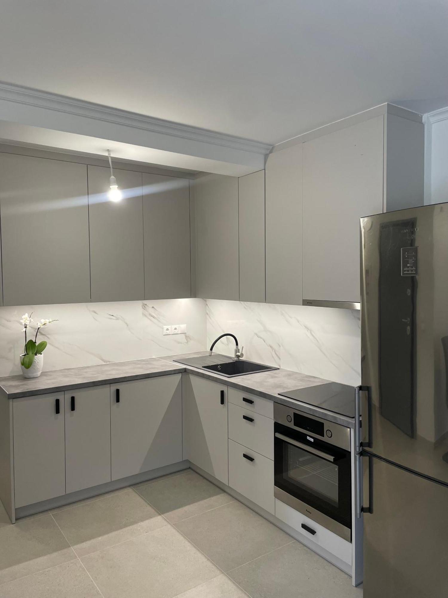 Home Away From Home Artemida  Bagian luar foto
