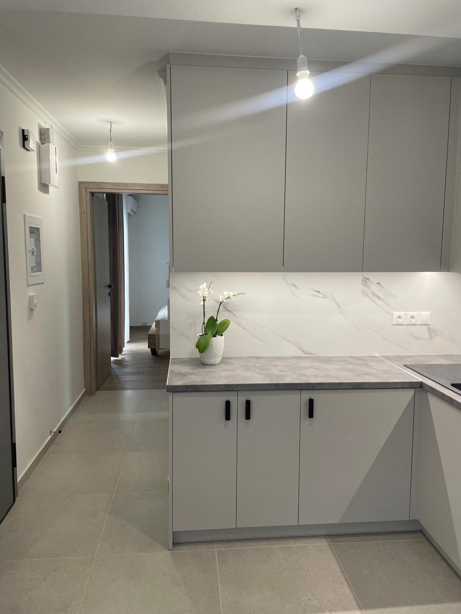 Home Away From Home Artemida  Bagian luar foto